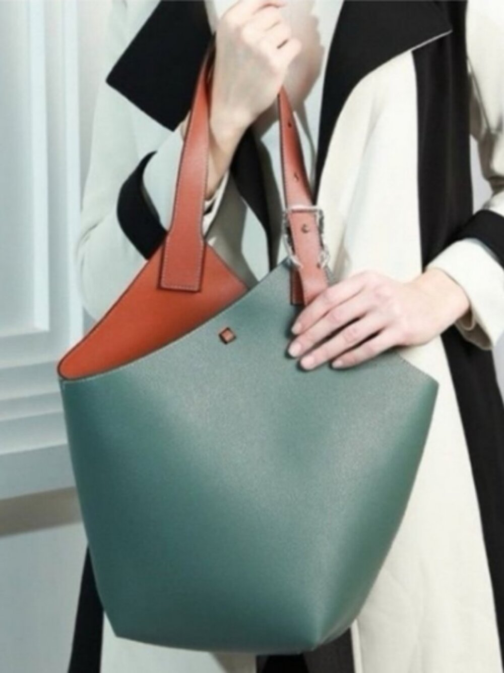 MDBM Madison De Beaute Marseilles Cholet Tote Celeste Leather Bag